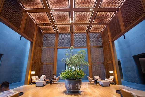 東陽中式整裝企業(yè)明清閣紅木：珍材薈萃，雕琢傳世大宅